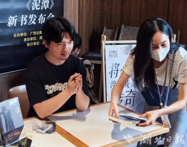 大金牛 东湖快语｜刘楚昕自嘲“流量作家”，不妨让文学回归冷清书桌